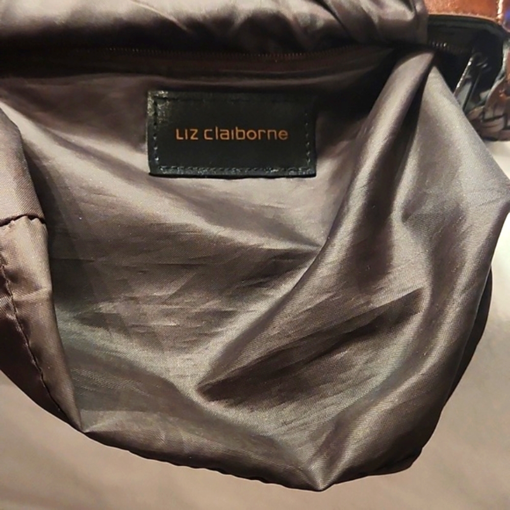 Elegant Brown Woven Crossbody Bag - Picture 8 of 8